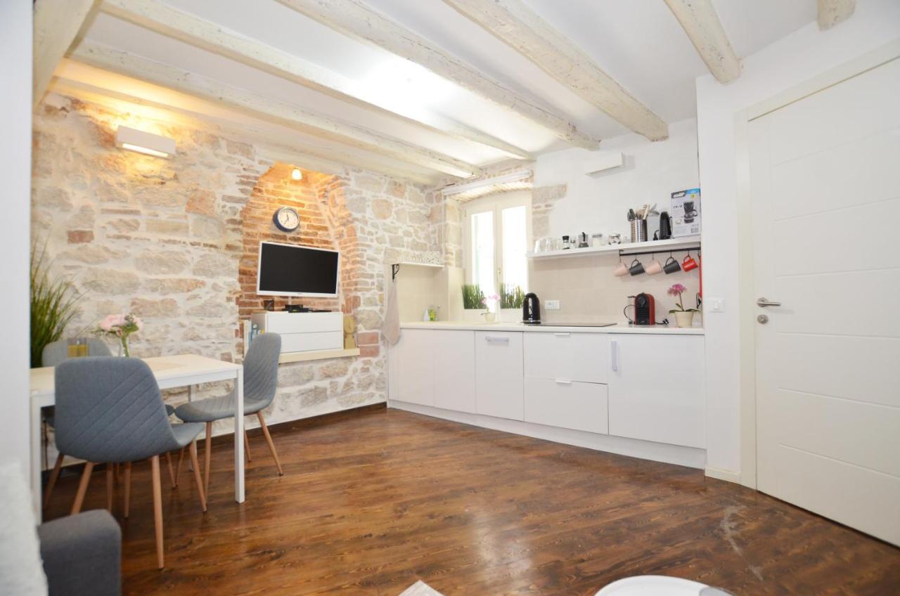 Pisinium Apartment 로비니 외부 사진