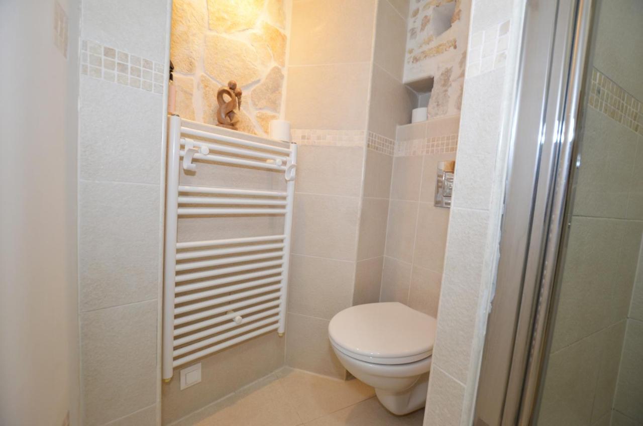 Pisinium Apartment 로비니 외부 사진
